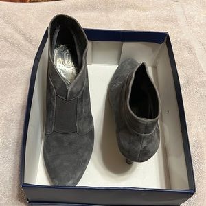 Adrienne vittadini grey heels